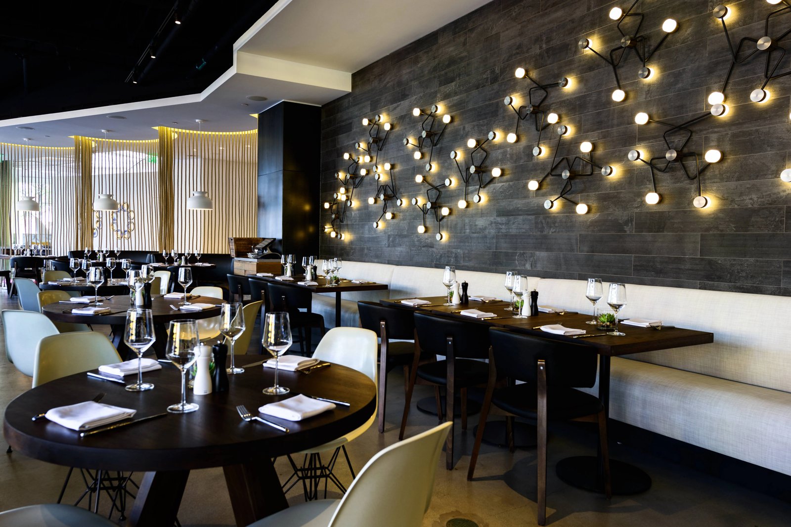 The Envoy Hotel, Autograph Collection, eat & drink