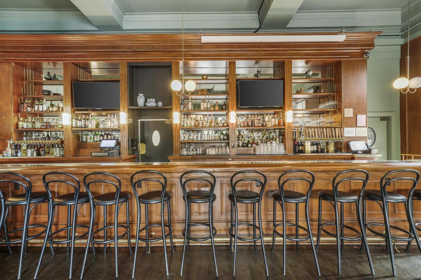 Graduate by Hilton Berkeley, henry's bar & restaurant