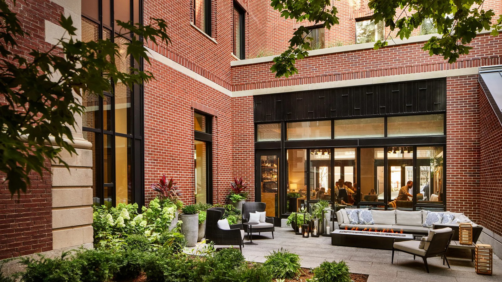 The Whitney Hotel Boston, vibe