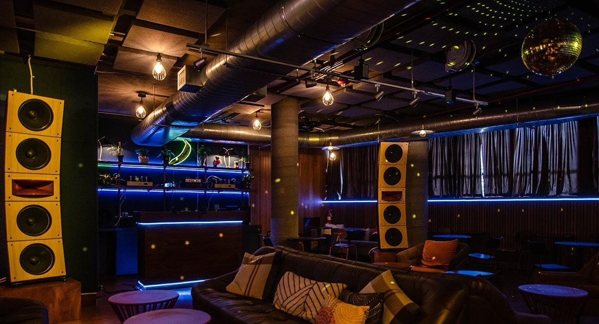 The Revolution Hotel, eat & drink