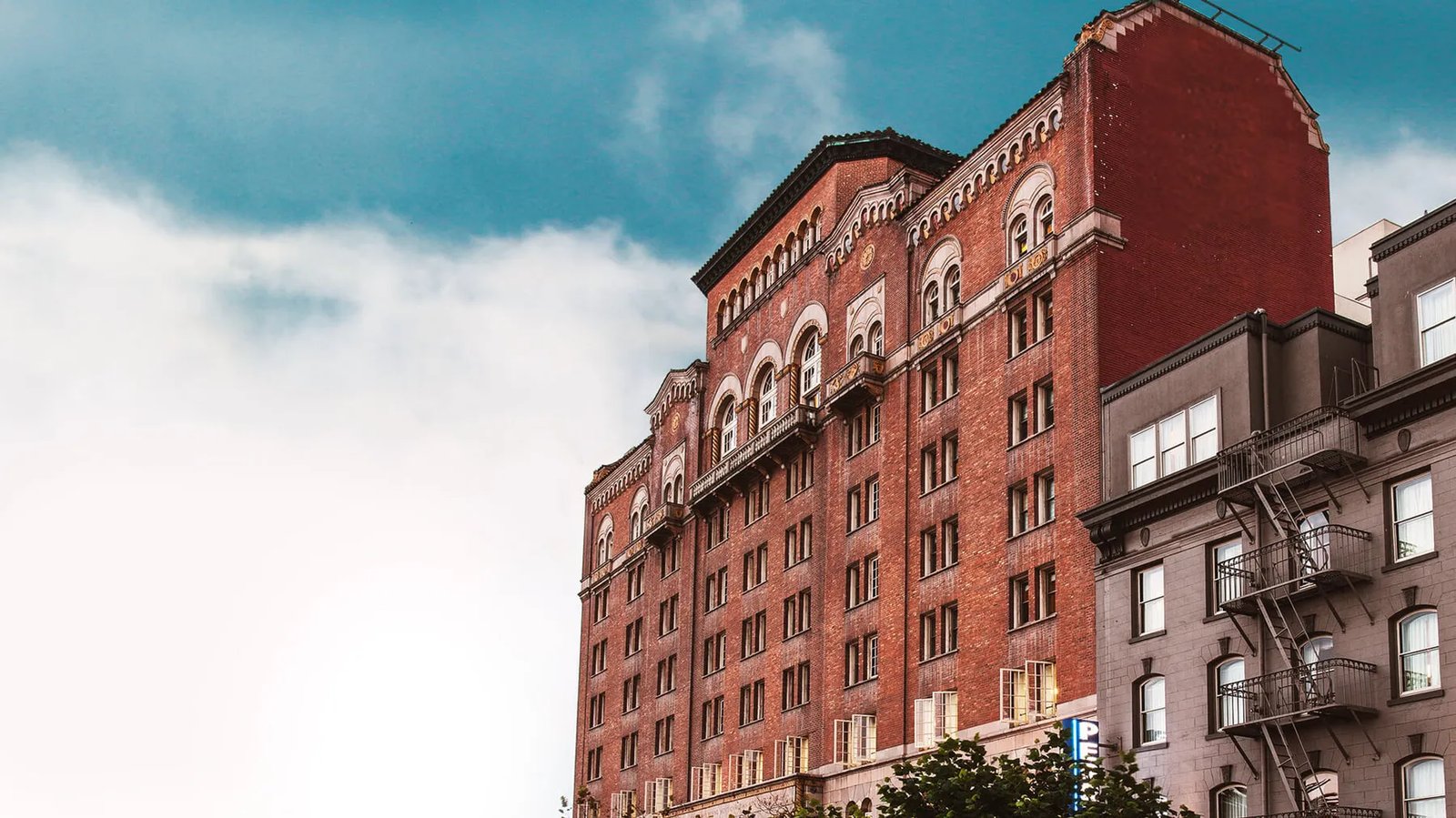 Harbor Court Hotel, backstory