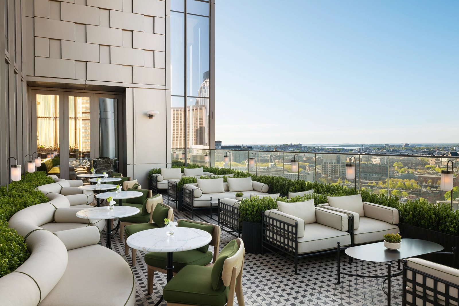 Raffles Boston, vibe