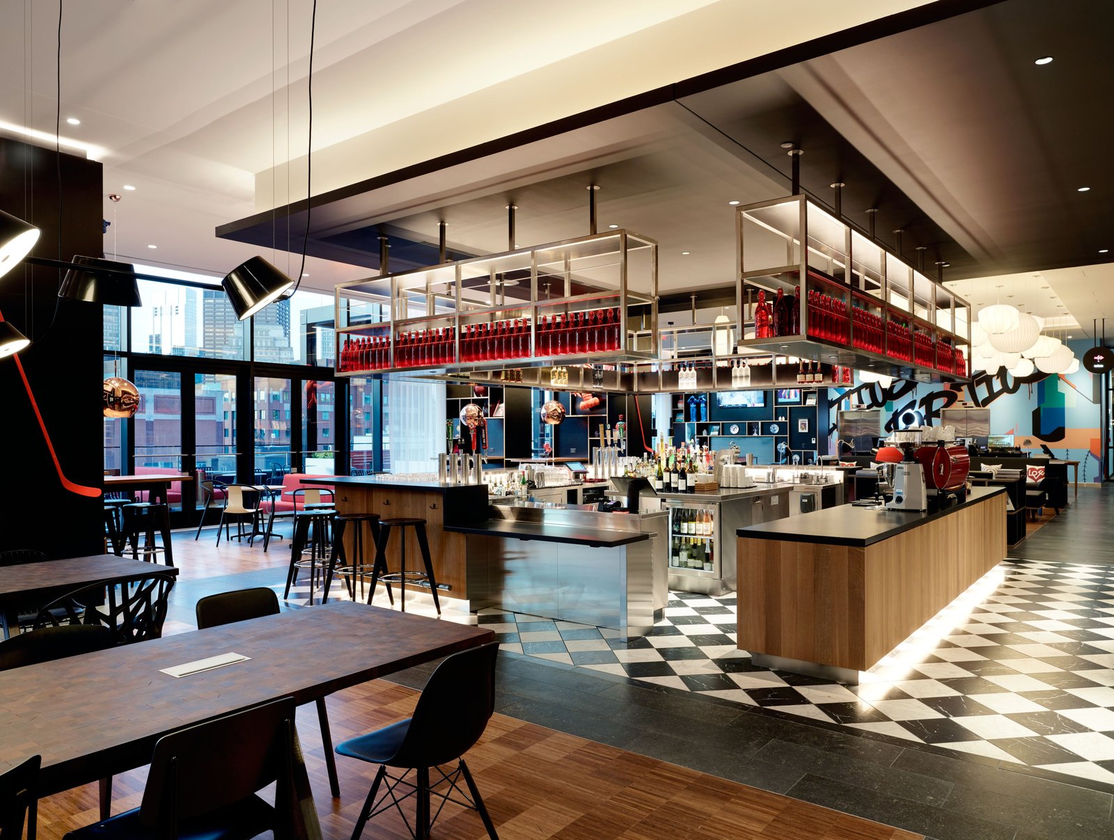 citizenM Boston North Station, eat & drink