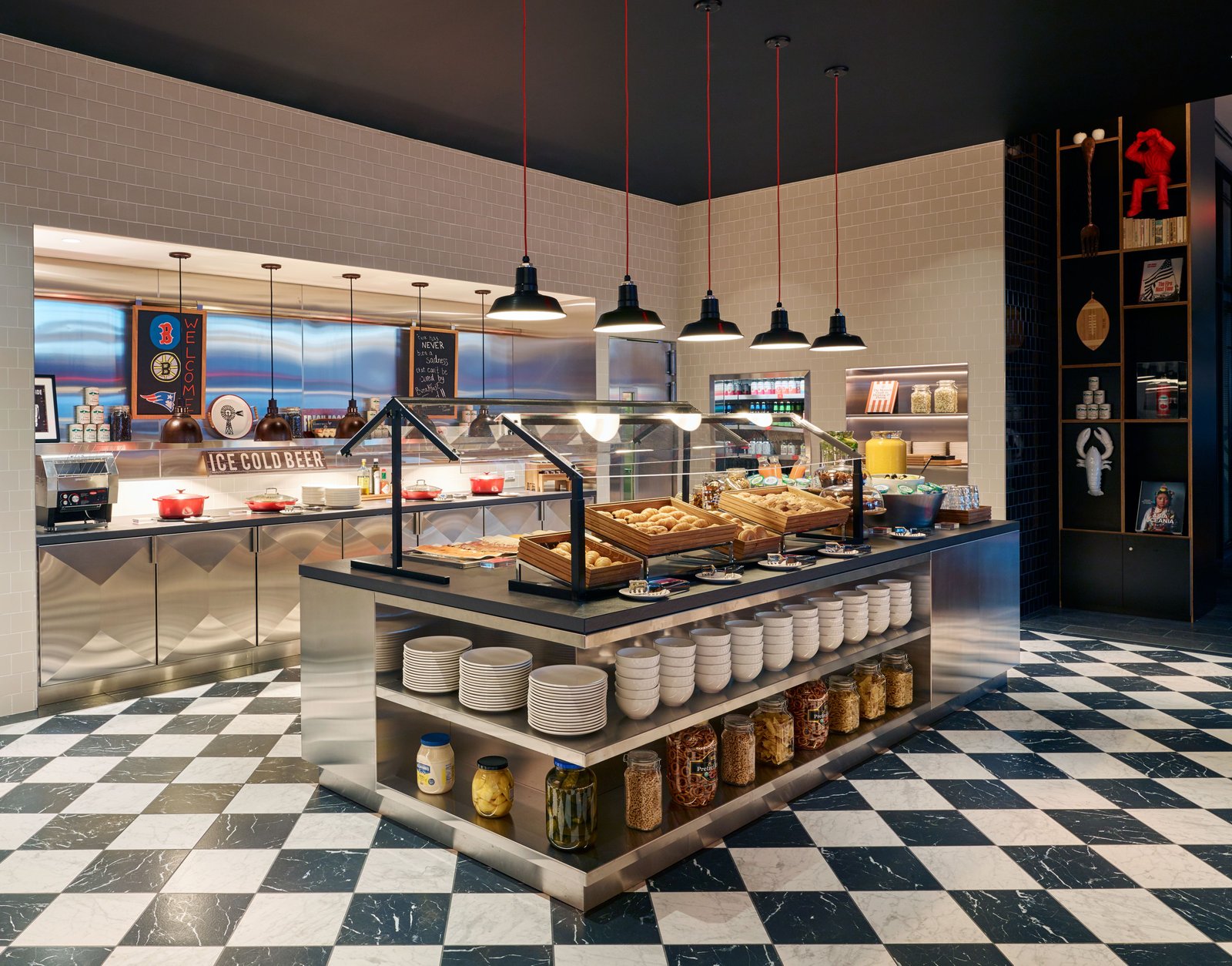 citizenM Boston North Station, eat & drink