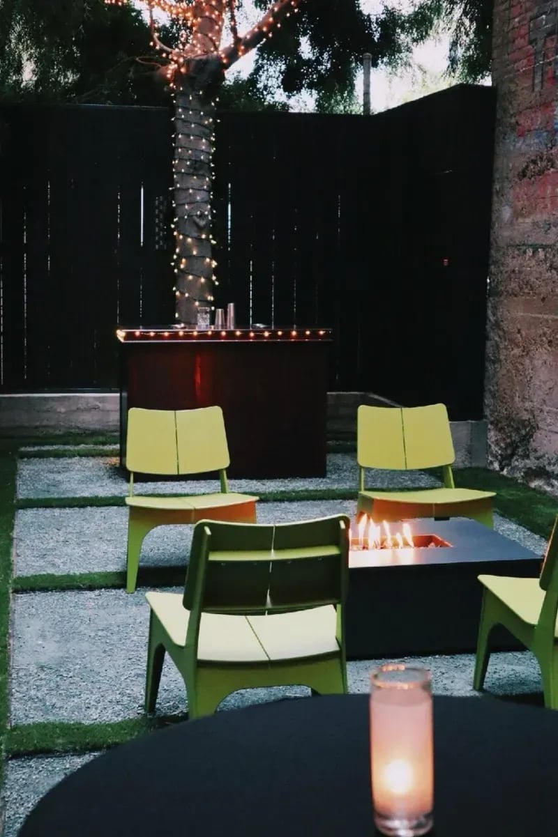 Tilden Hotel, vibe