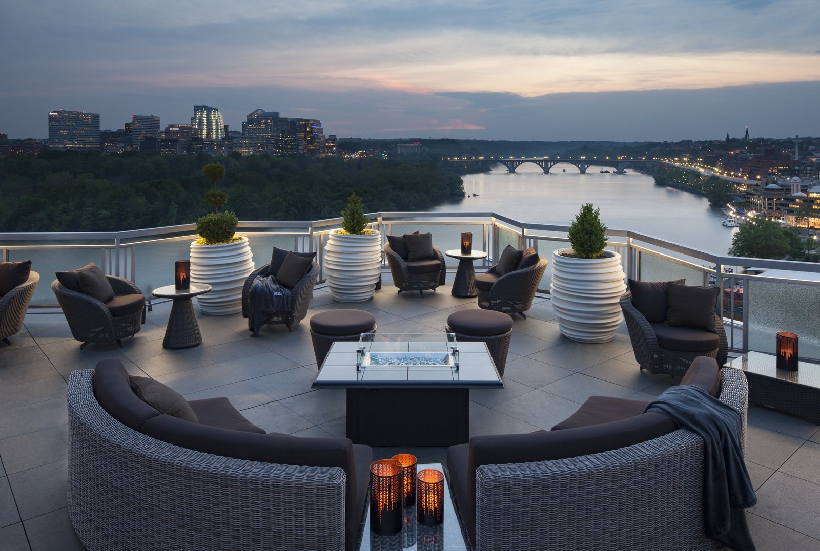 The Watergate Hotel, vibe