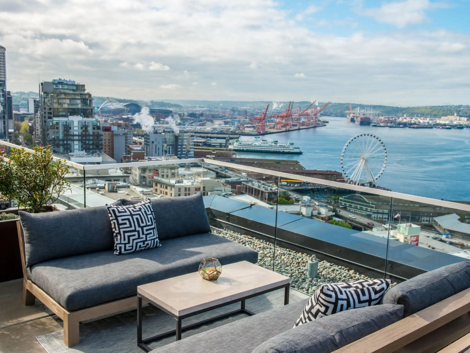 Thompson Seattle, by Hyatt, vibe