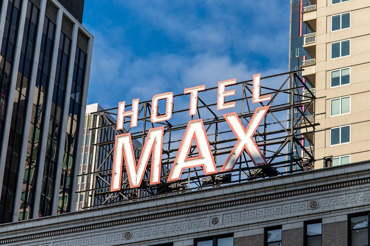 Hotel Max, backstory