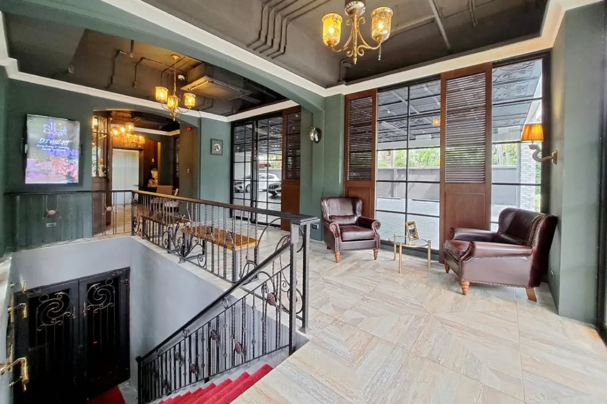 The Coach Hotel Bangkok — vibe