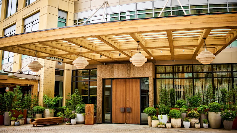 Graduate by Hilton Seattle, vibe