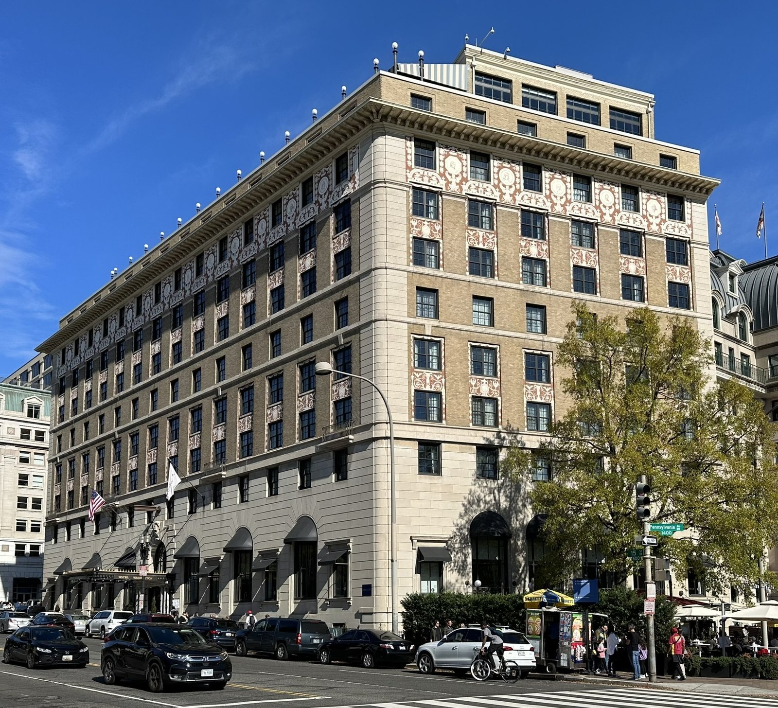 Hotel Washington, backstory