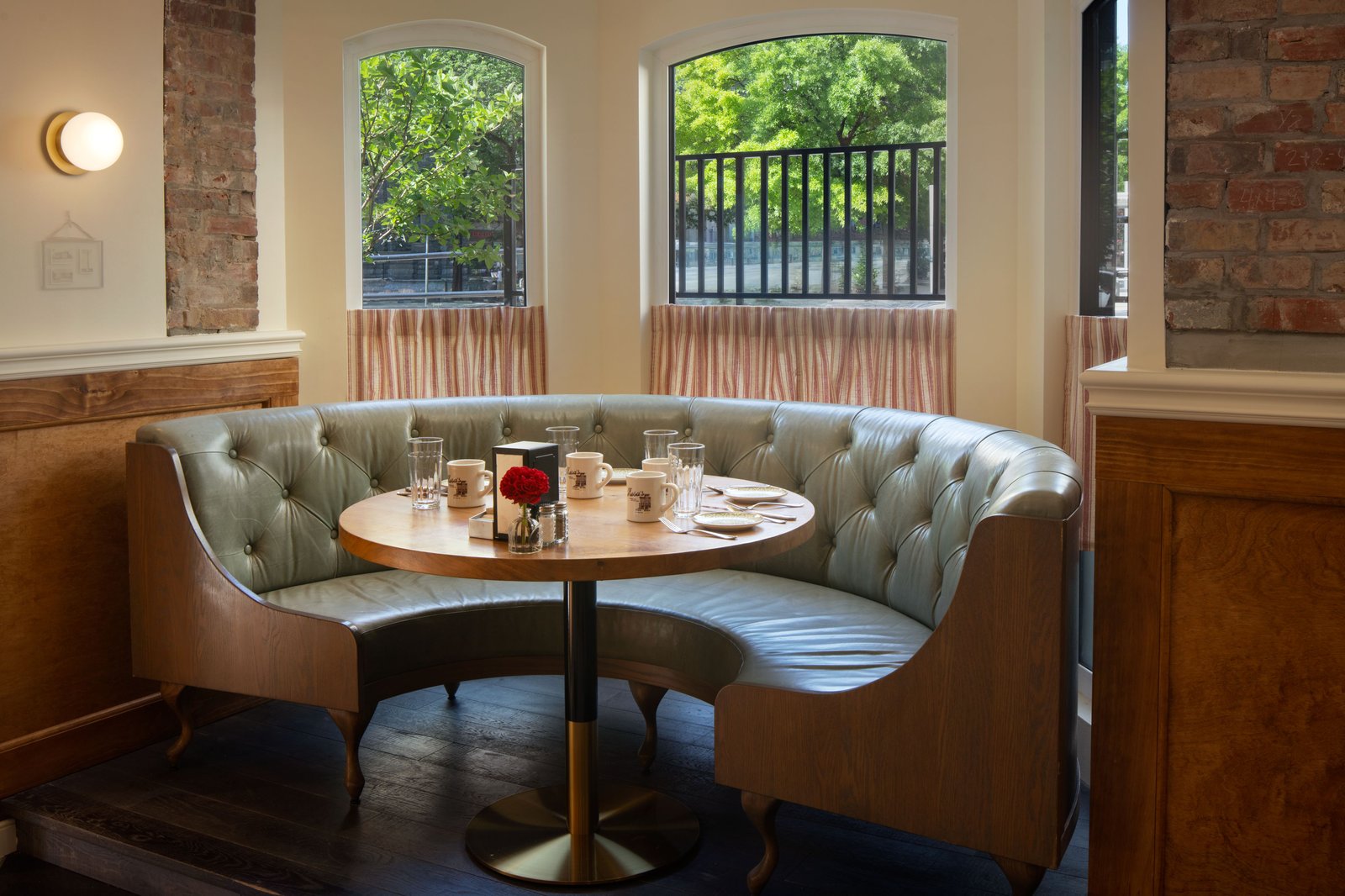 Moxy Washington, DC Downtown, eat & drink