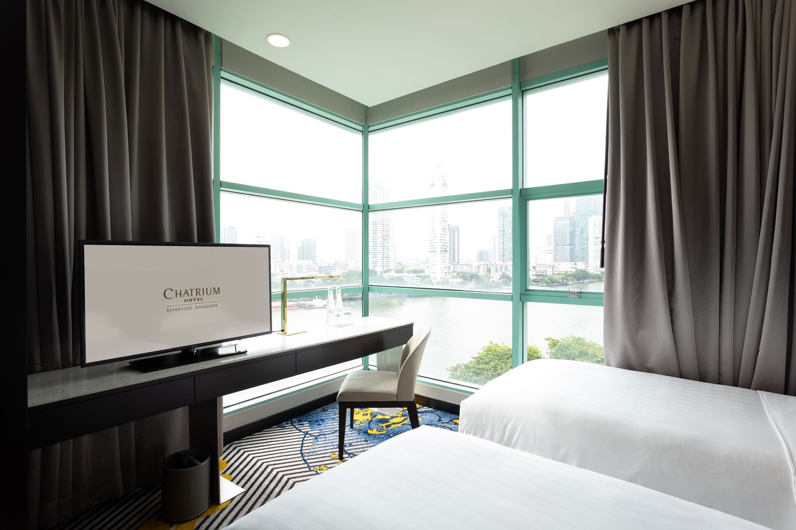 Chatrium Hotel Riverside Bangkok — vibe