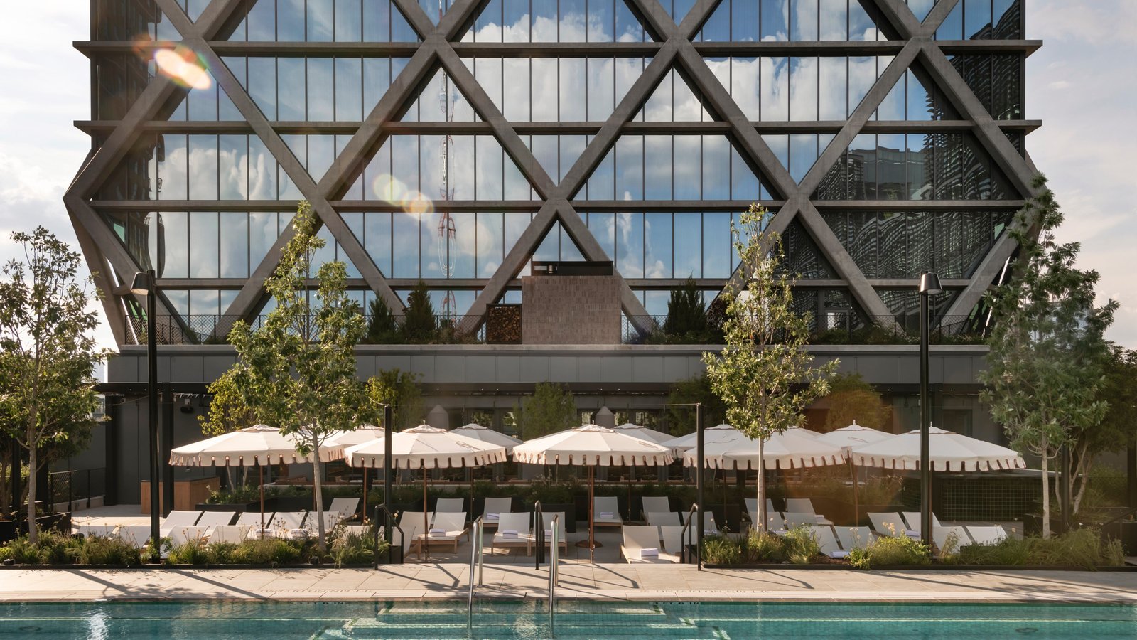 Forth Hotel Atlanta, the pool