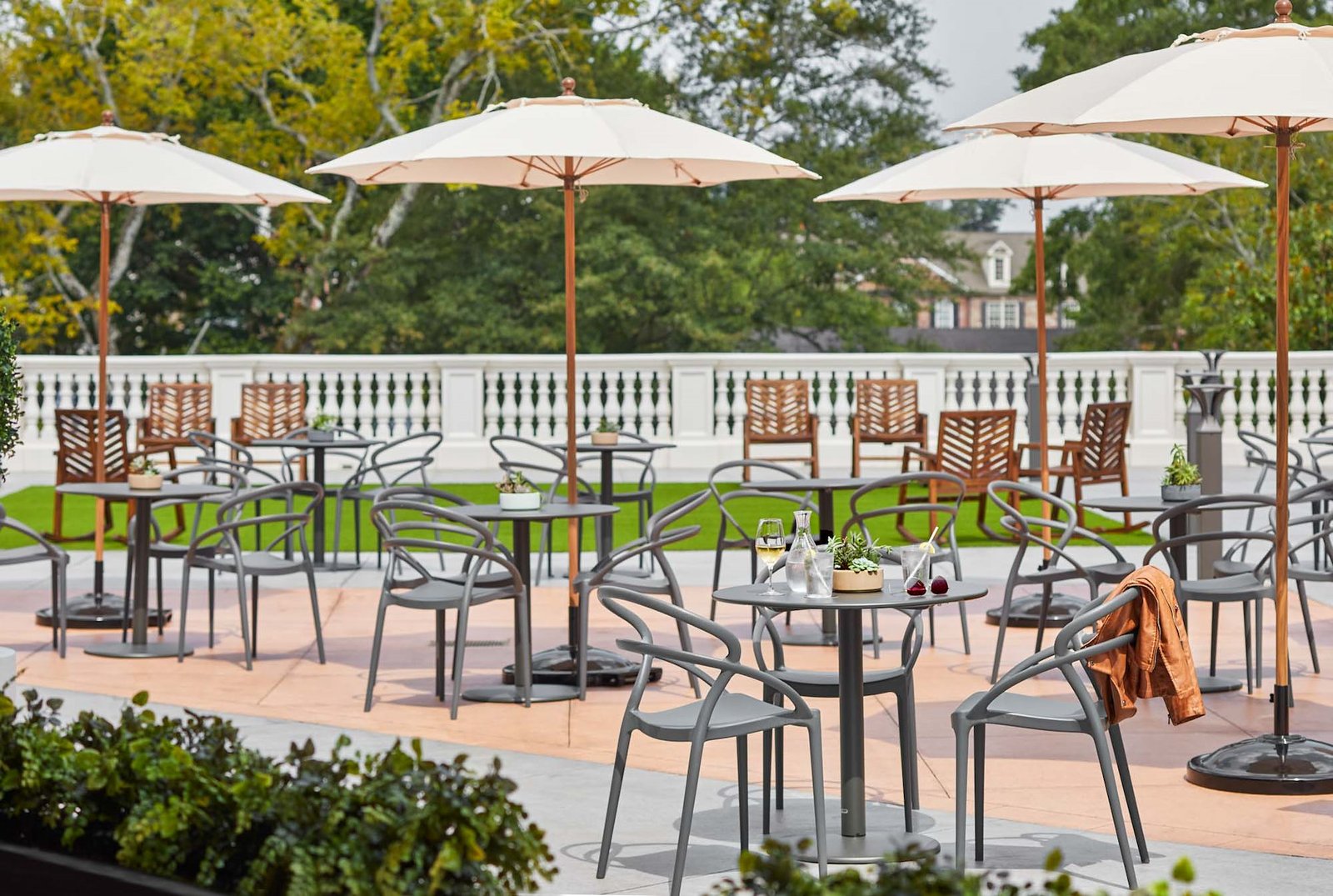 The Hamilton Alpharetta, Curio Collection by Hilton, vibe