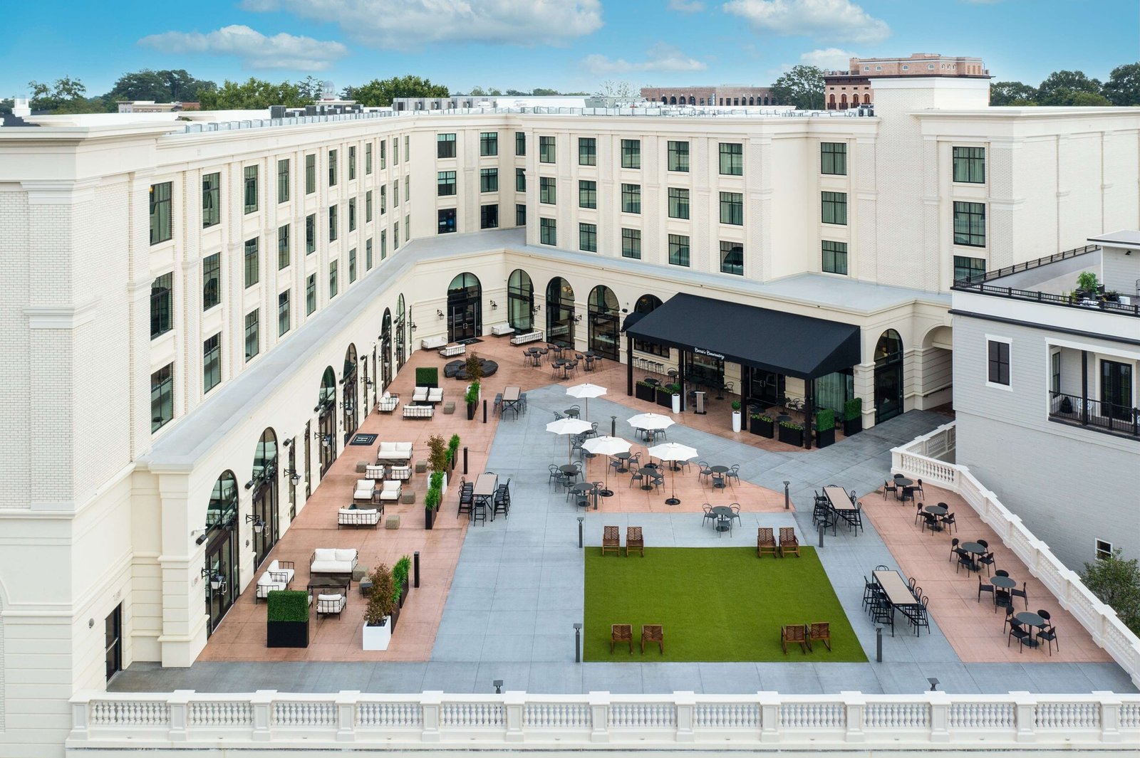 The Hamilton Alpharetta, Curio Collection by Hilton, vibe