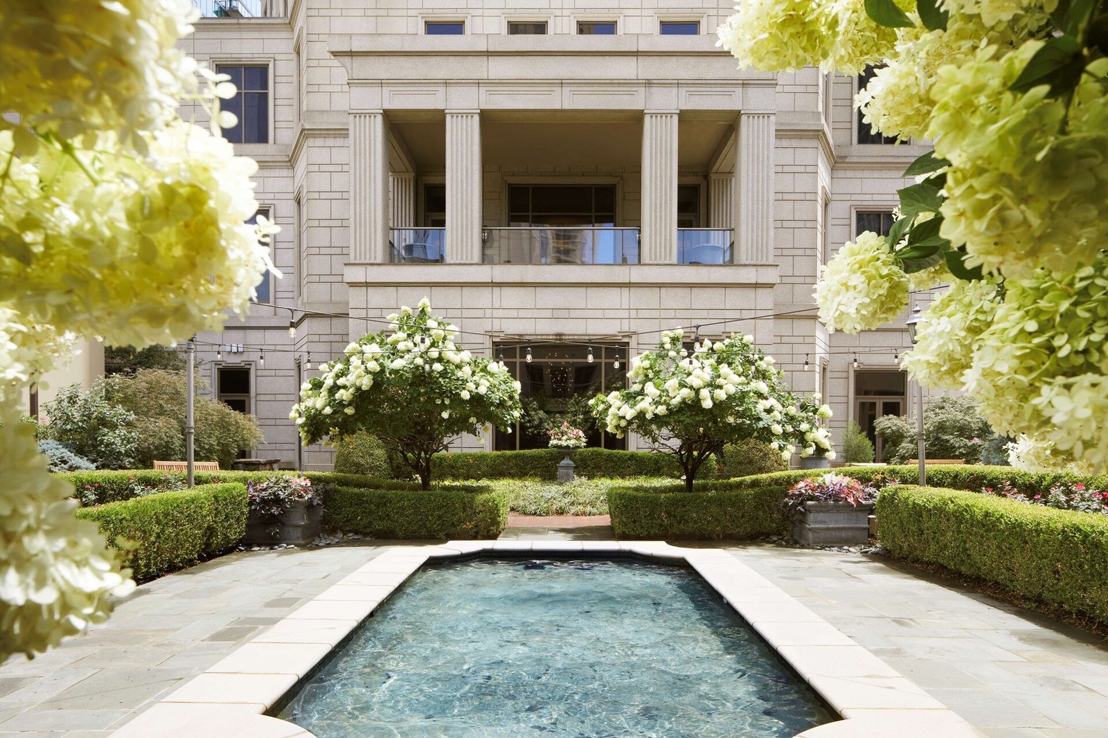 Waldorf Astoria Atlanta Buckhead, vibe