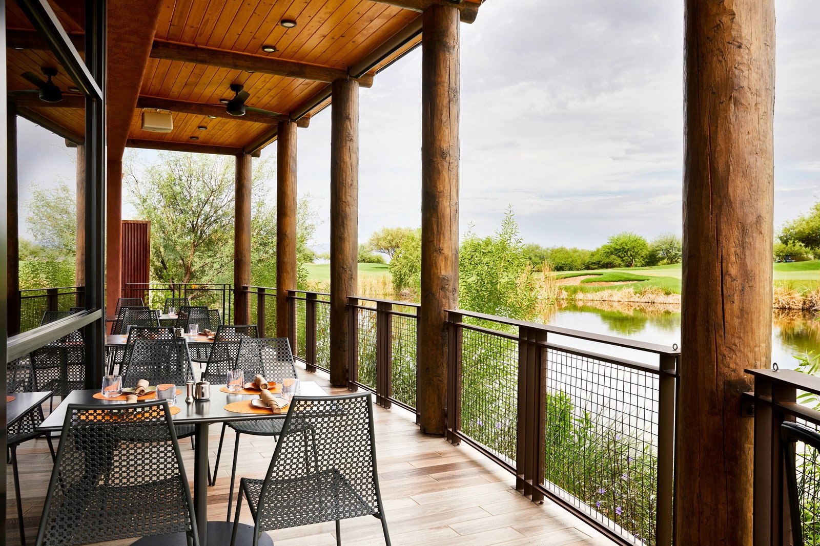 Sheraton Grand at Wild Horse Pass, hanyo pool bar