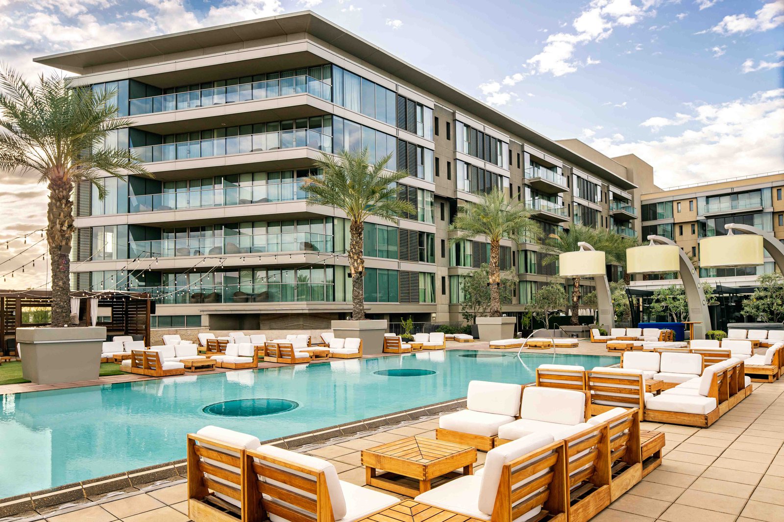 W Scottsdale, the pool