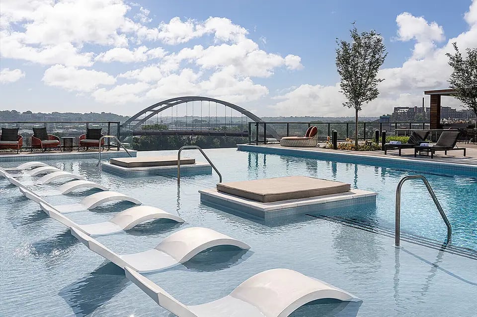Four Seasons Hotel Nashville, the pool