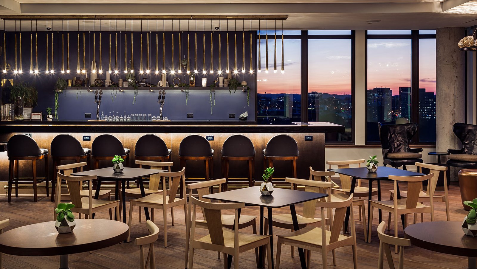 Kimpton Aertson Hotel, at the table