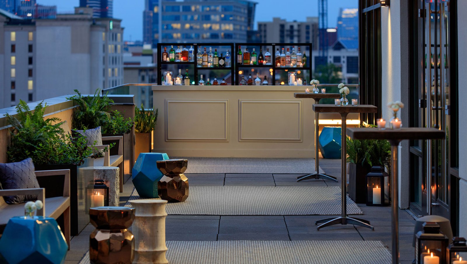 Kimpton Aertson Hotel, at the table