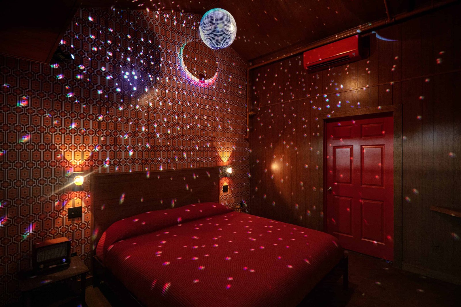 The Dive Motel, rooms