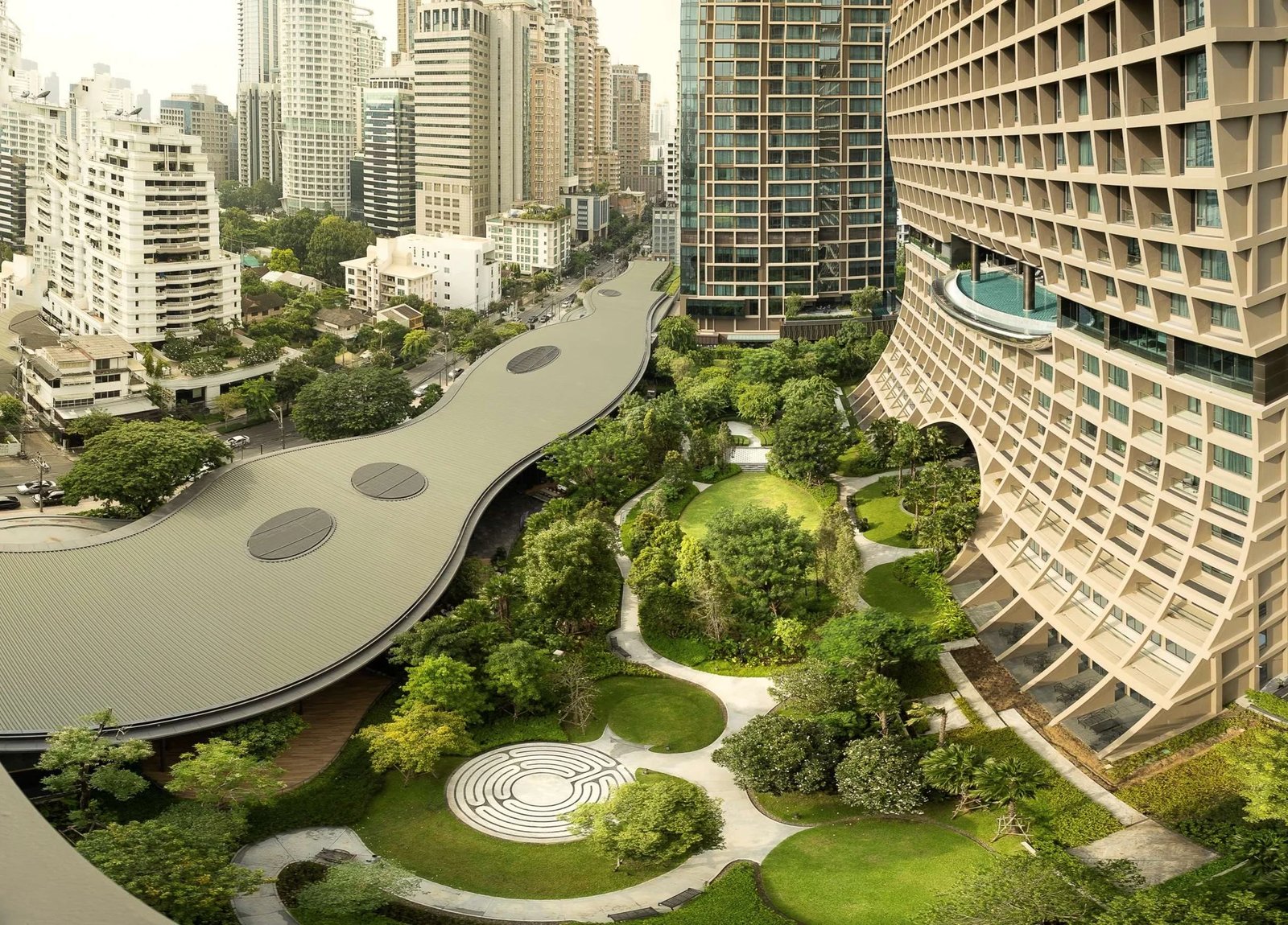 Sindhorn Kempinski Hotel — vibe