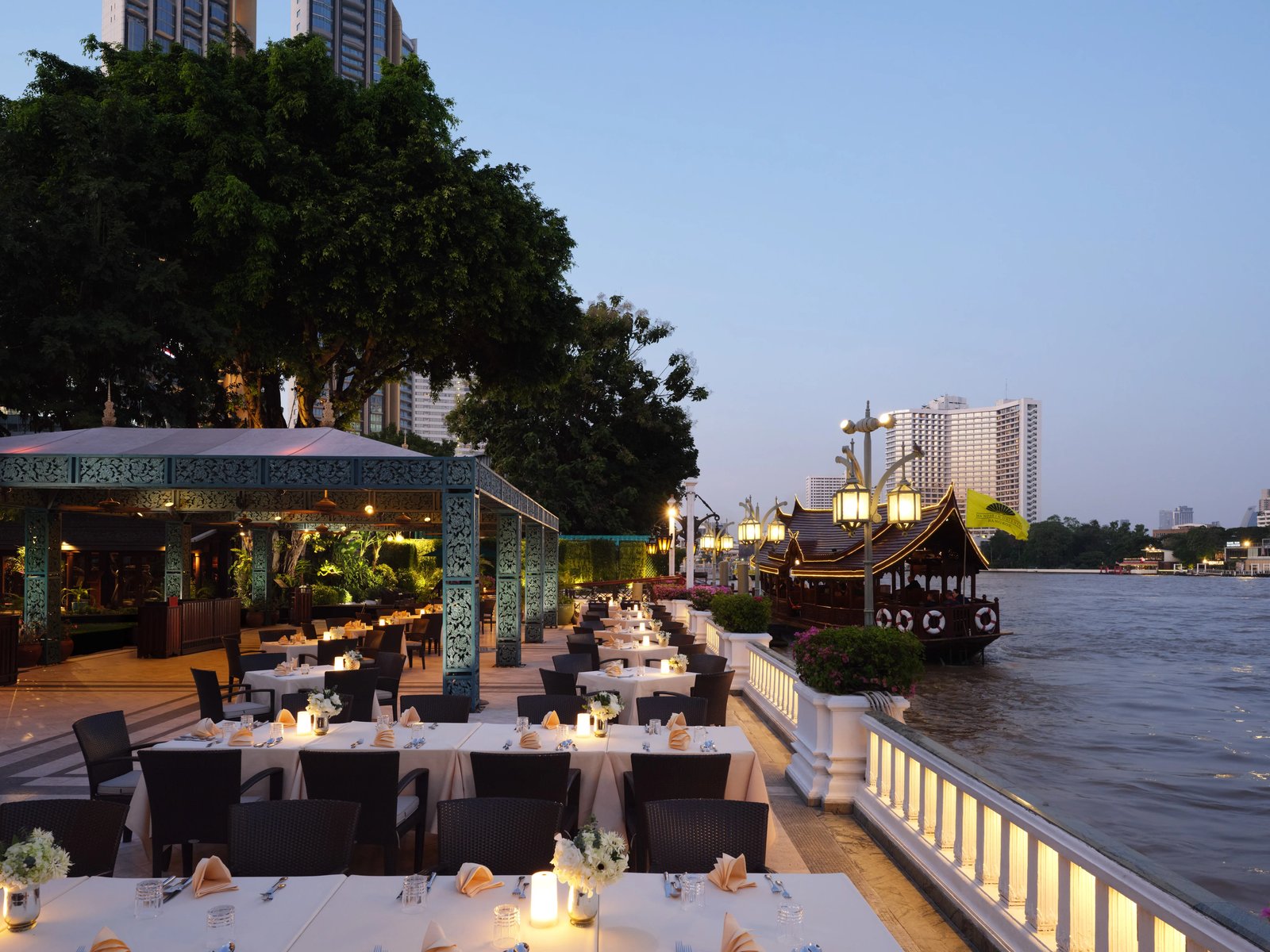 Mandarin Oriental, Bangkok, at the table