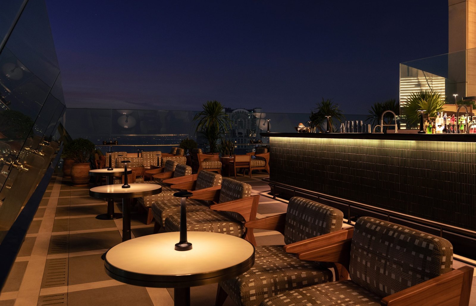 Dusit Thani Bangkok Hotel — eat & drink