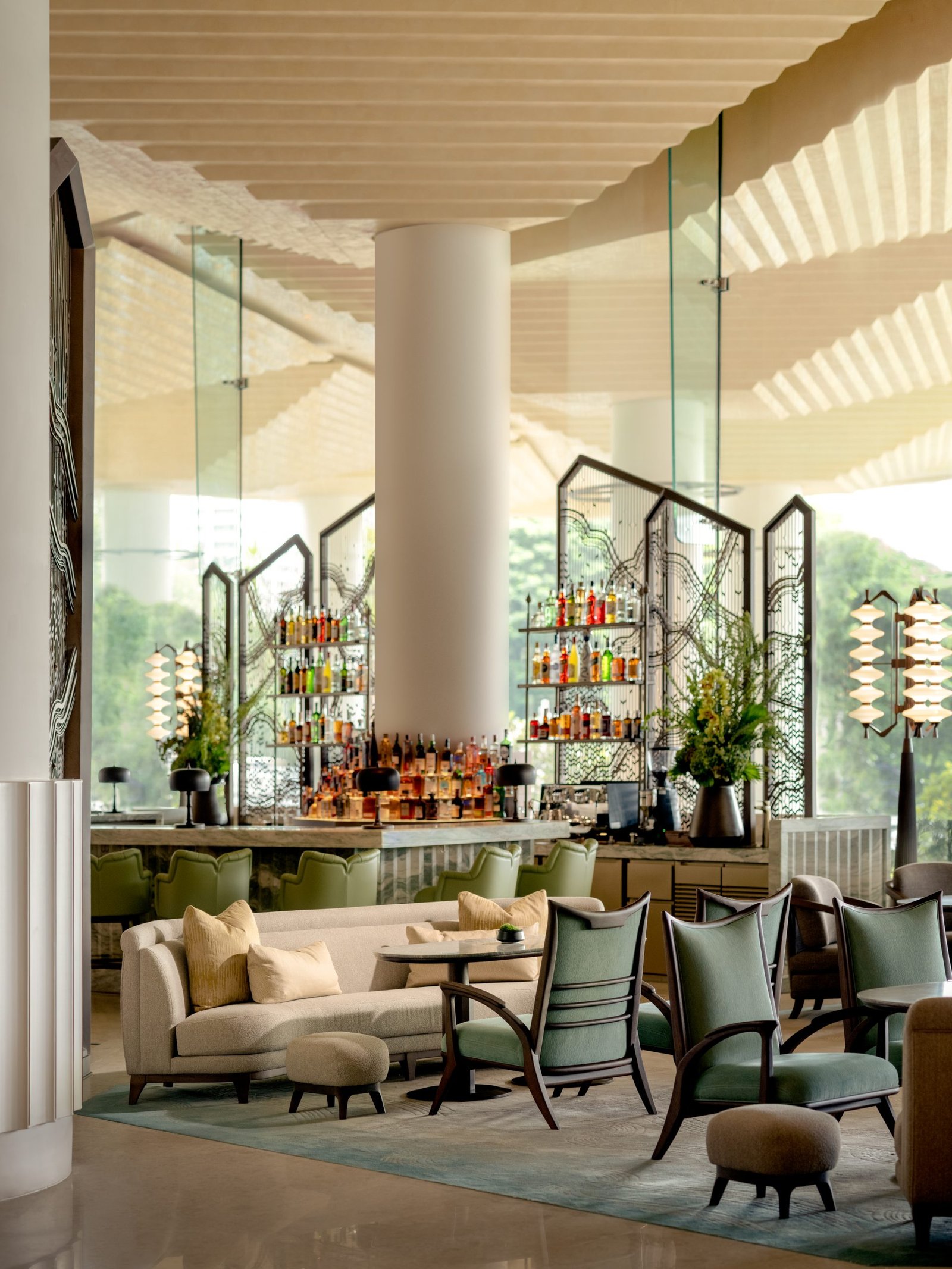 Dusit Thani Bangkok Hotel — eat & drink