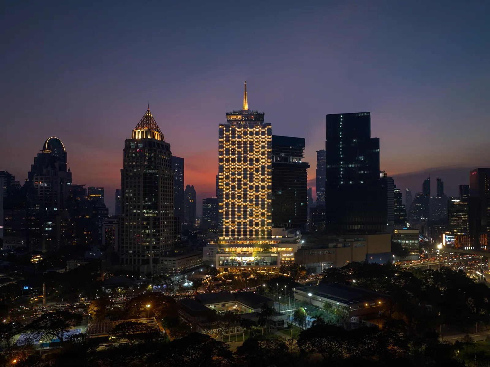 Dusit Thani Bangkok Hotel — vibe