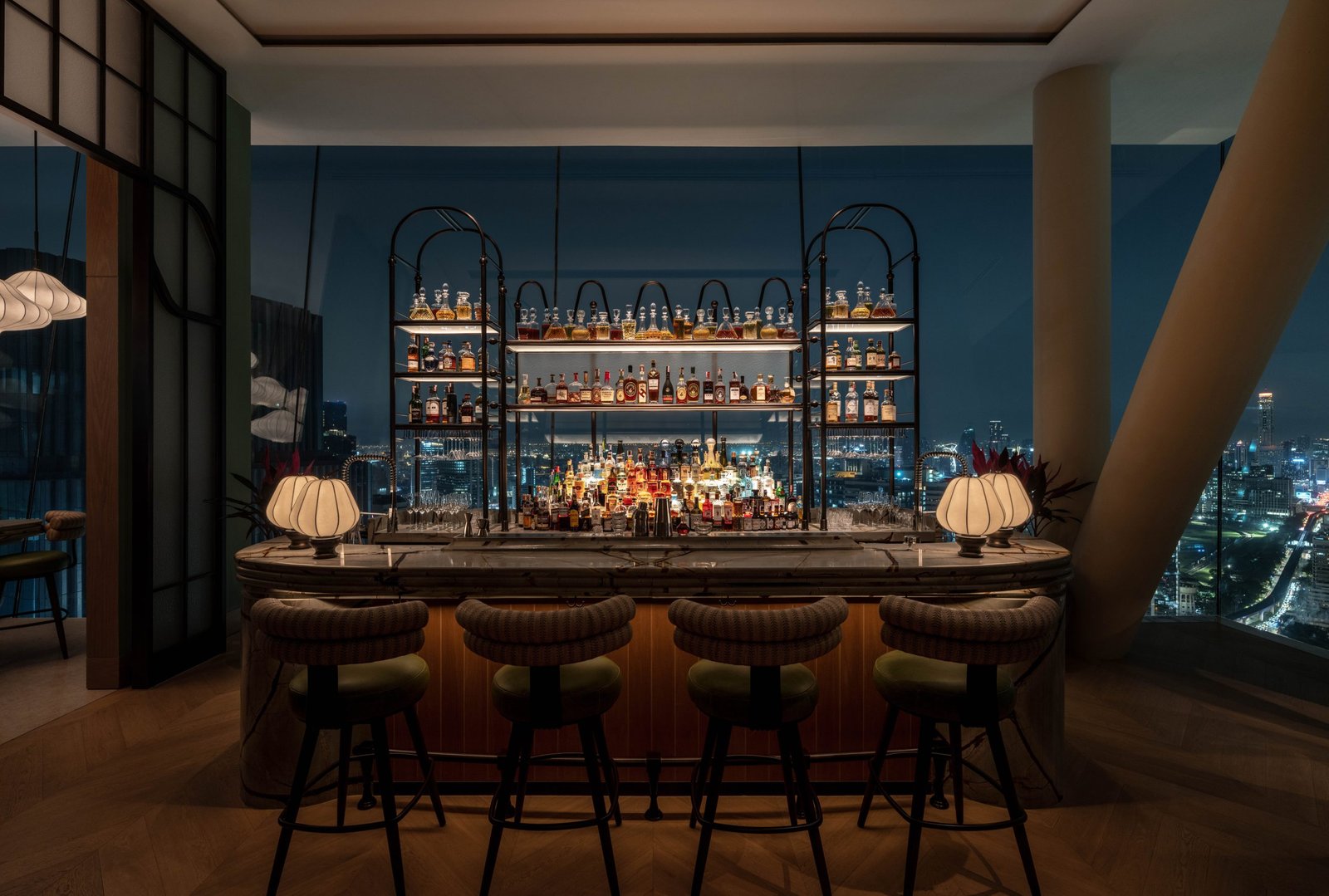 Dusit Thani Bangkok Hotel — eat & drink