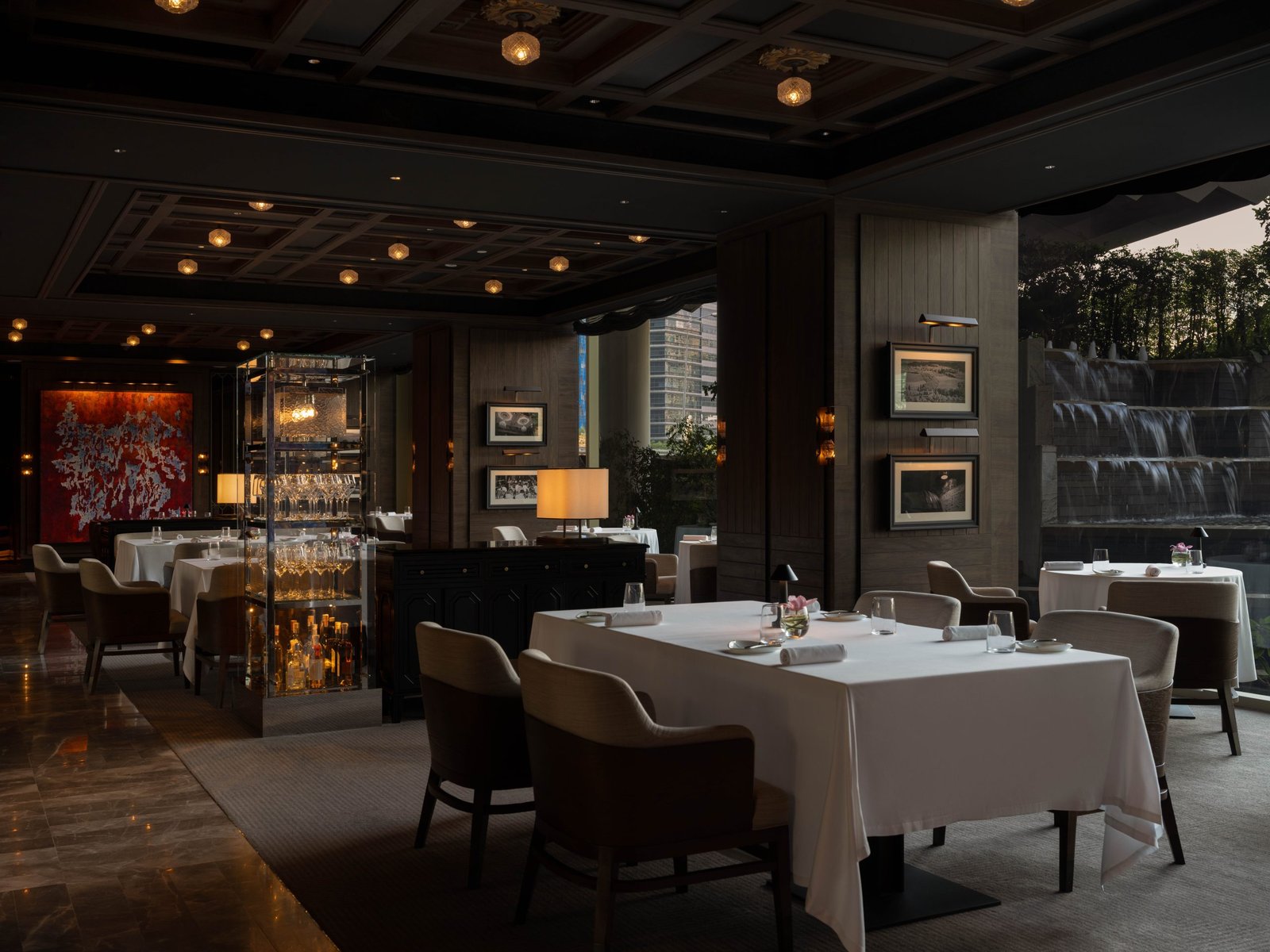 Dusit Thani Bangkok Hotel — eat & drink