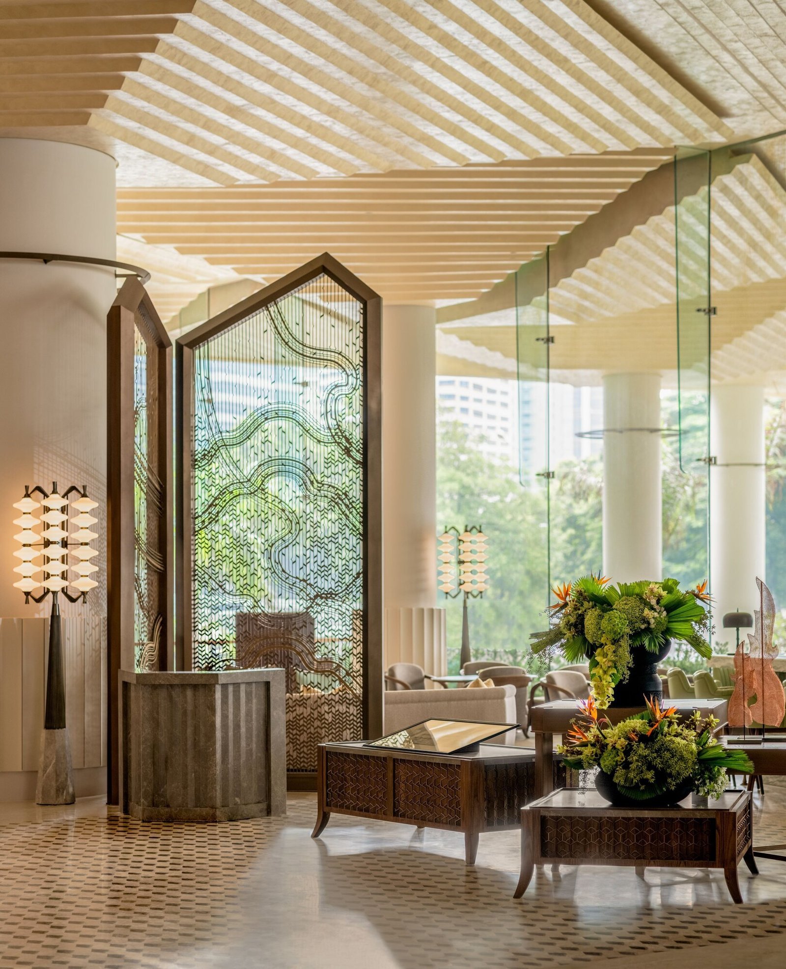 Dusit Thani Bangkok Hotel — vibe