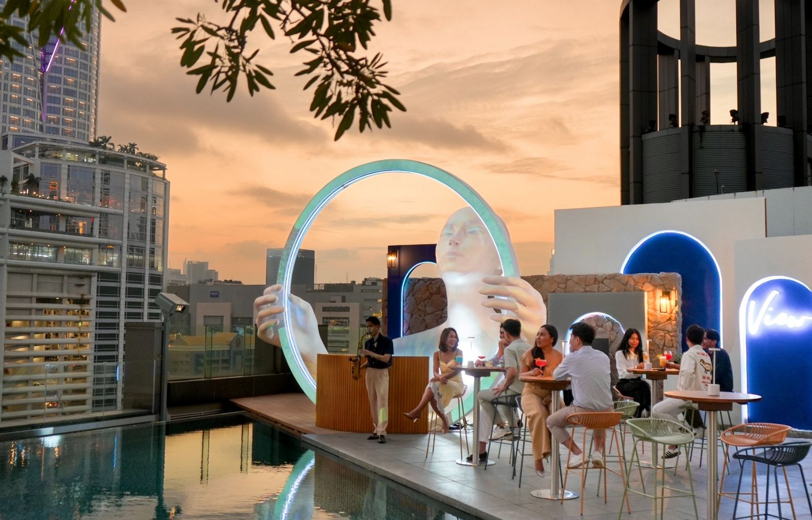 Novotel Bangkok Platinum Pratunam, at the table
