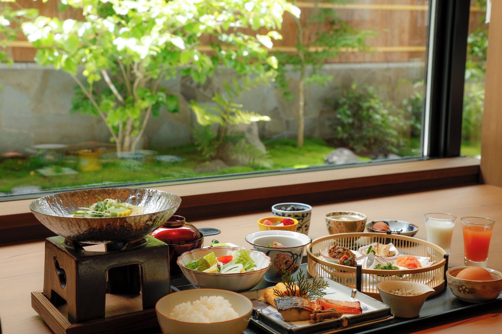 Kyoto Omuro Kadensho, at the table