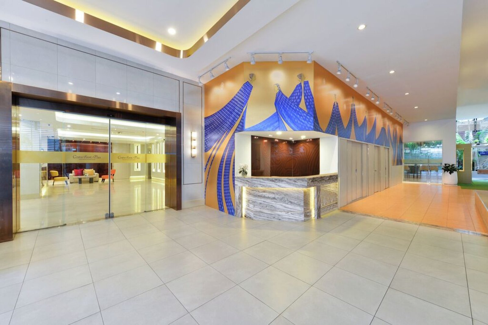 Centre Point Plus Hotel — vibe