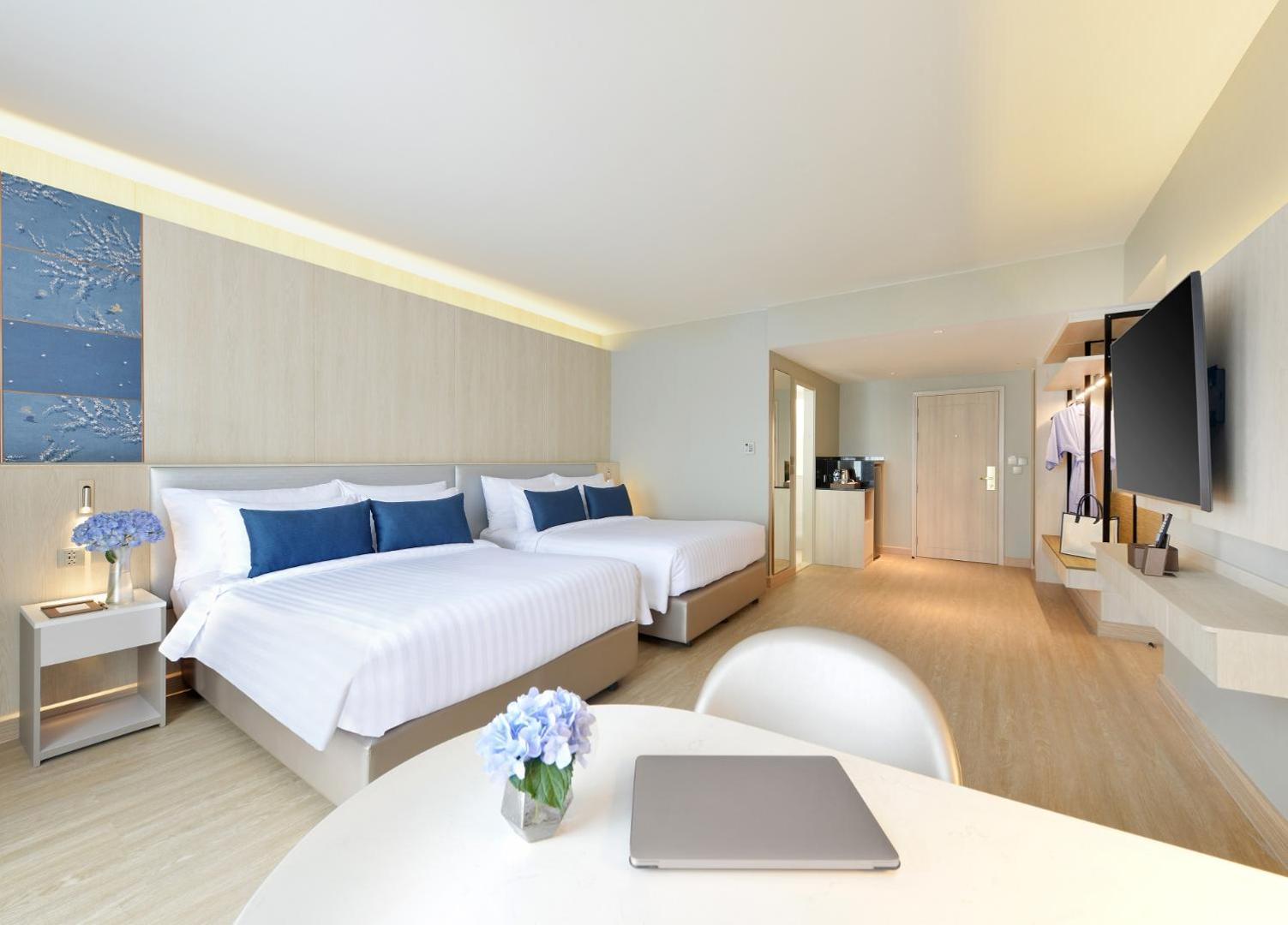 Centre Point Plus Hotel — rooms