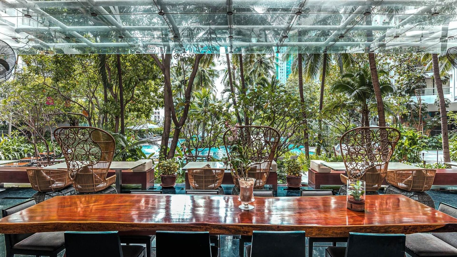 Chatrium Sathon Bangkok, flow oasis pool lounge