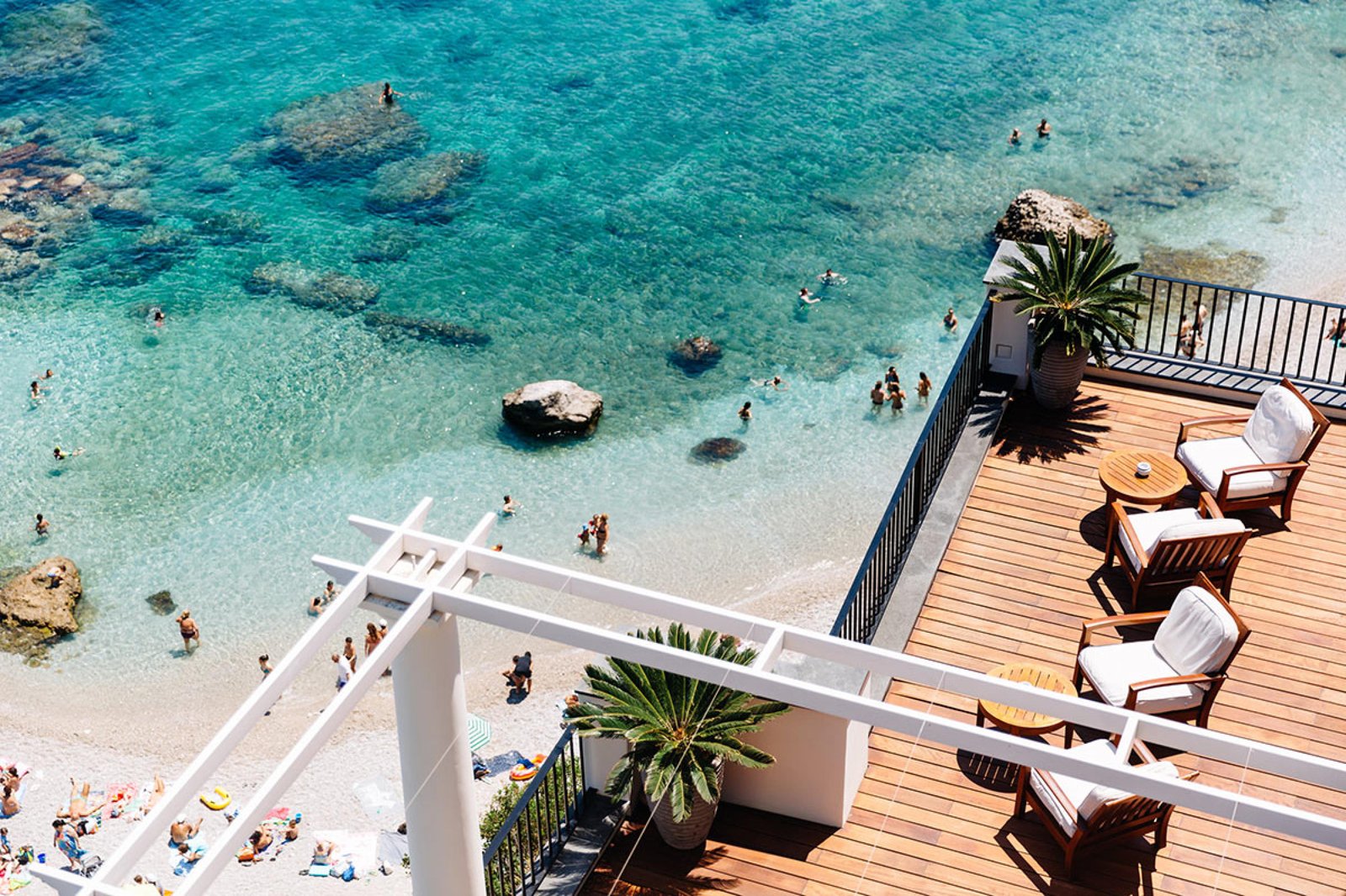 J.K. Place Capri, vibe