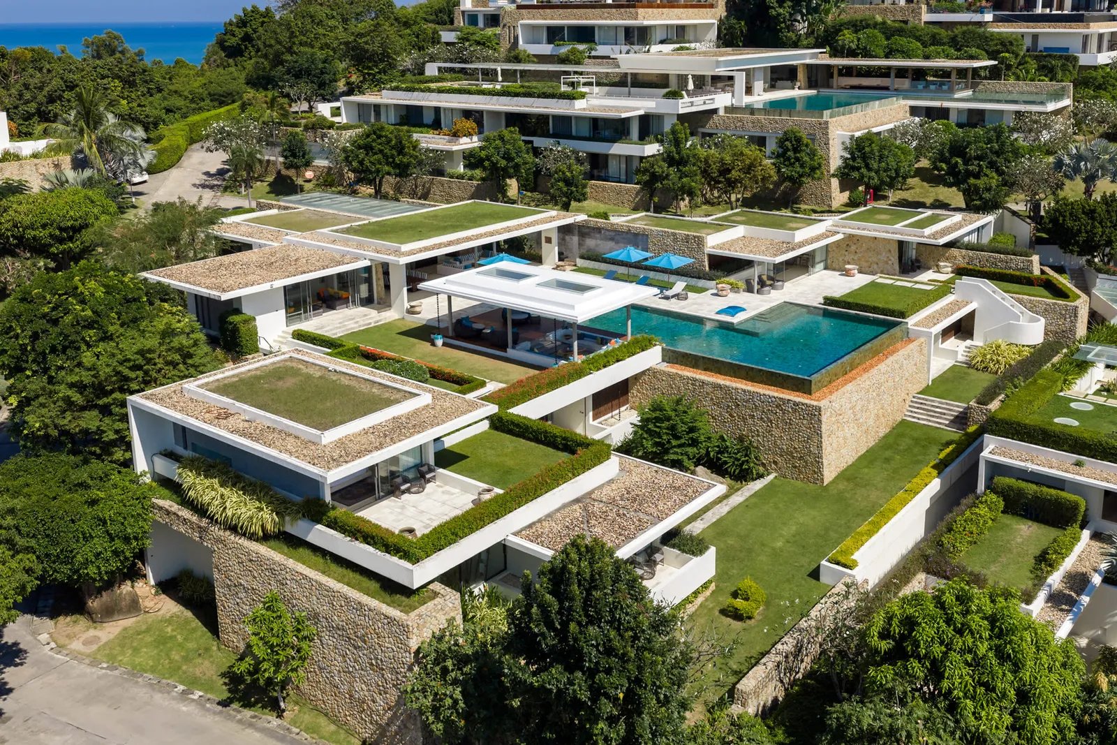Samujana Villas, backstory