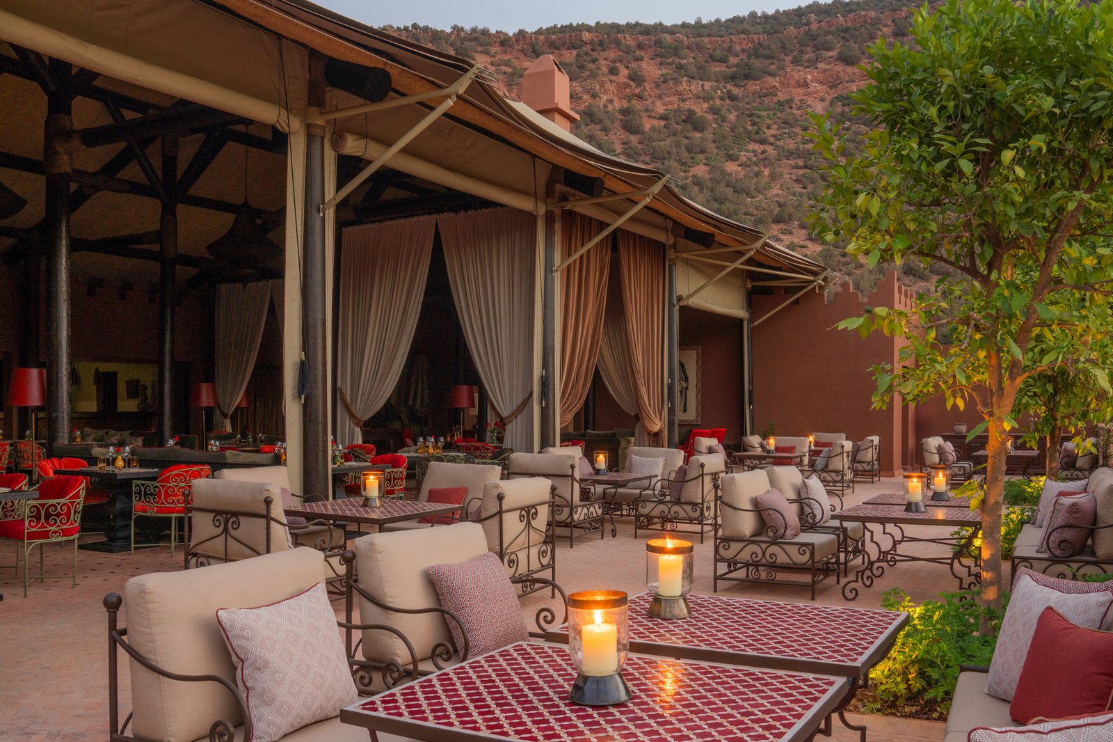 Kasbah Tamadot, eat & drink