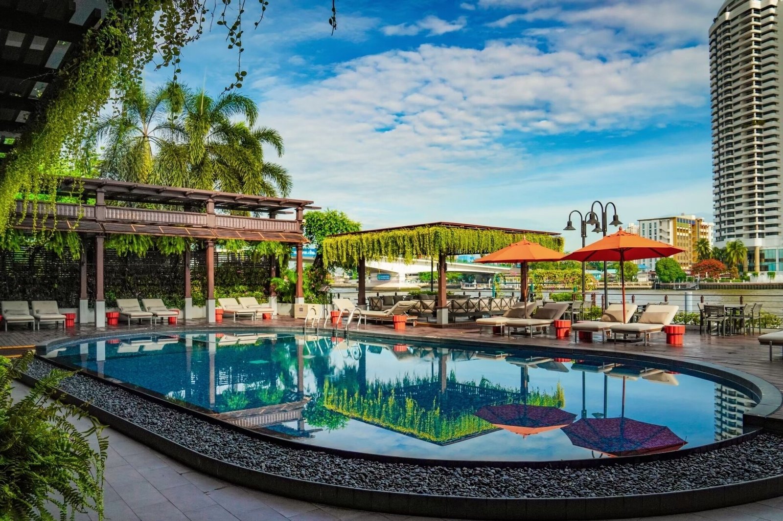 Riva Surya Bangkok — vibe