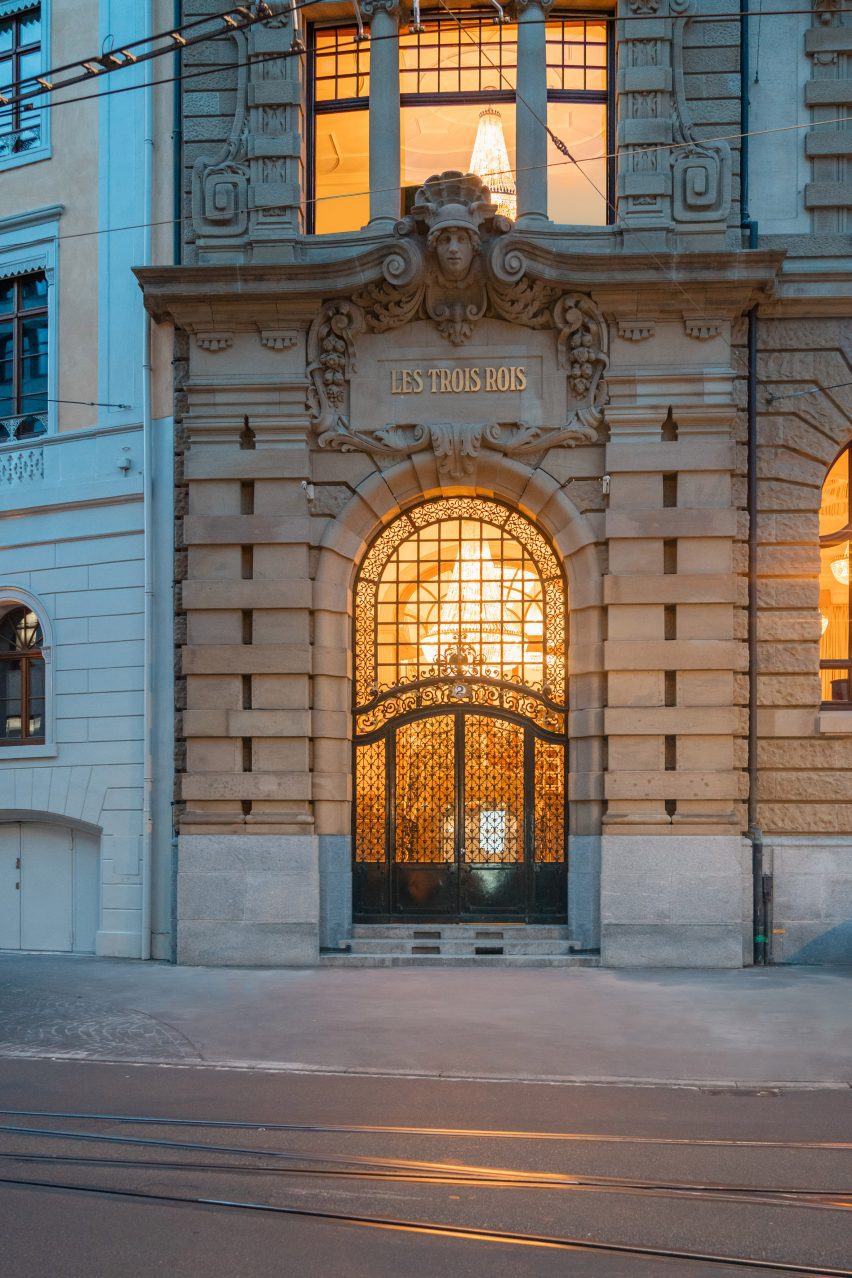 Grand Hotel Les Trois Rois, backstory