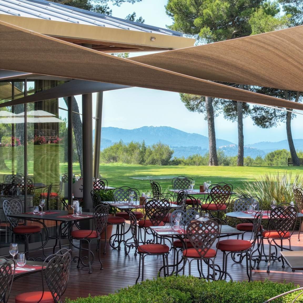 Hotel & Spa Du Castellet, at the table
