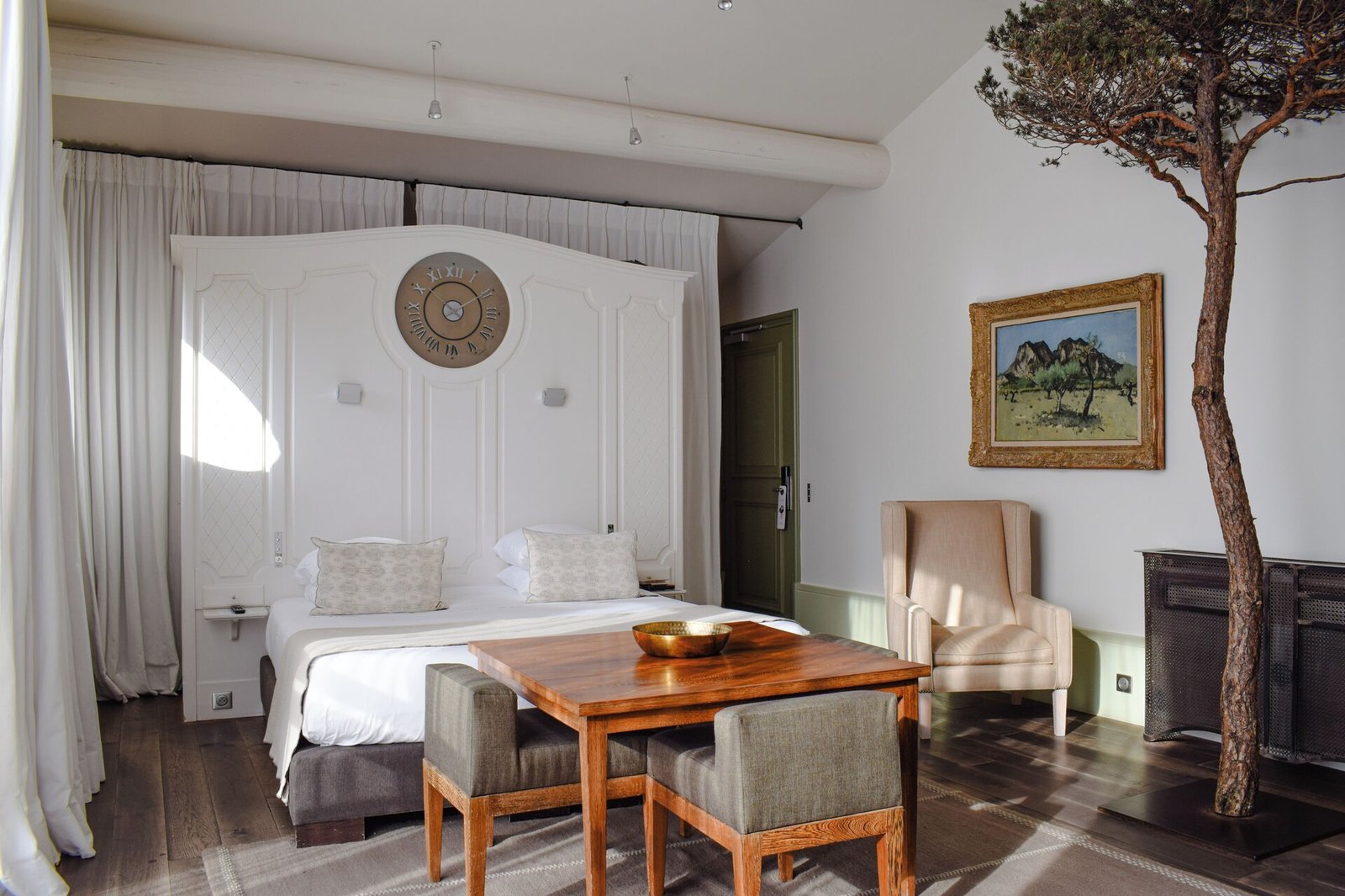 Baumanière, rooms