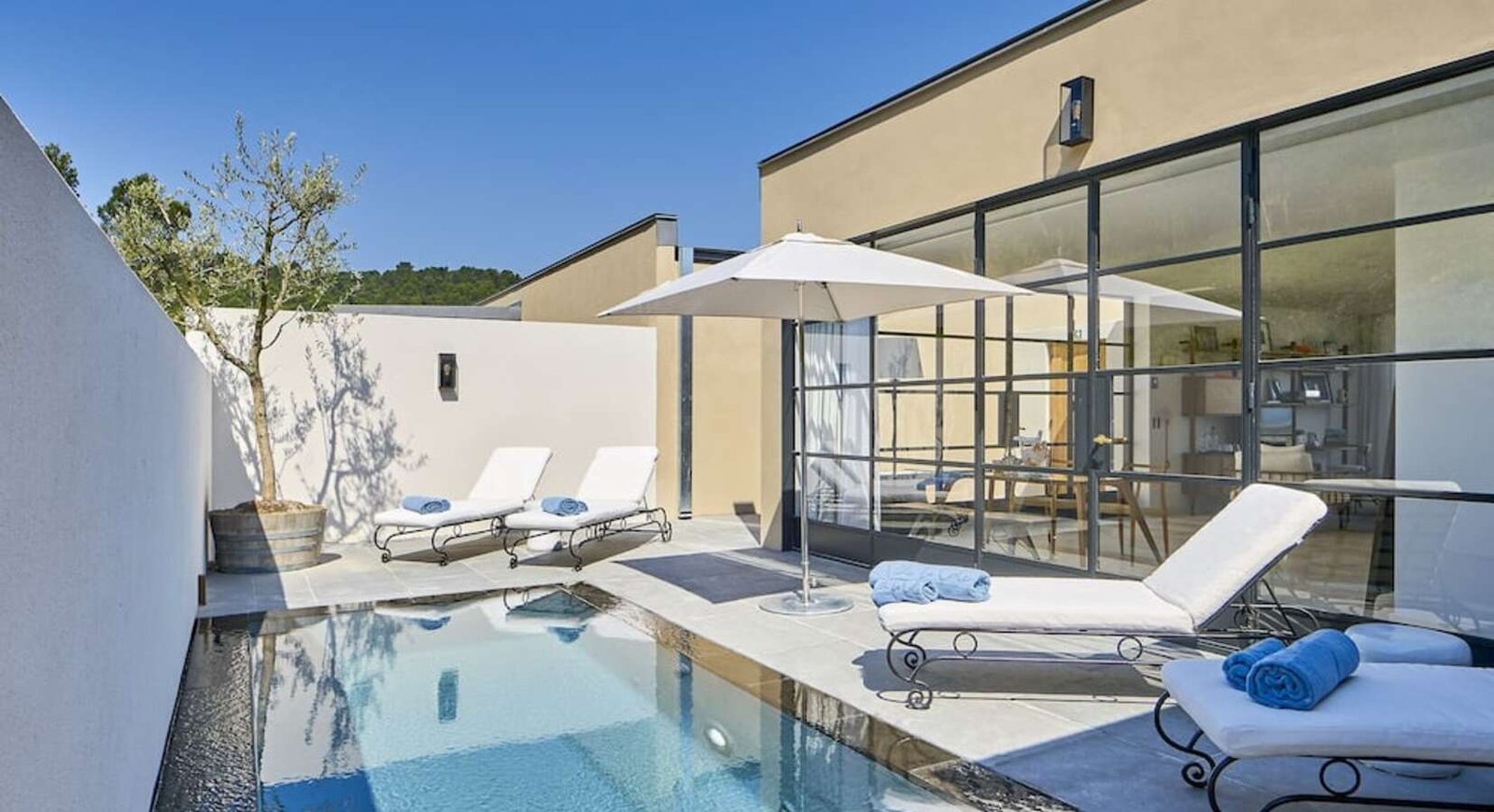 Villa La Coste, rooms