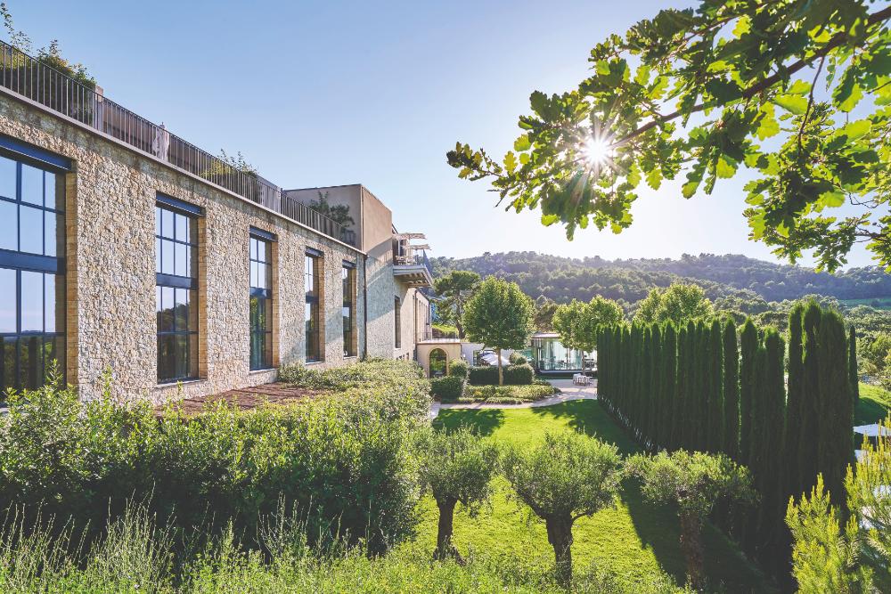 Villa La Coste, backstory