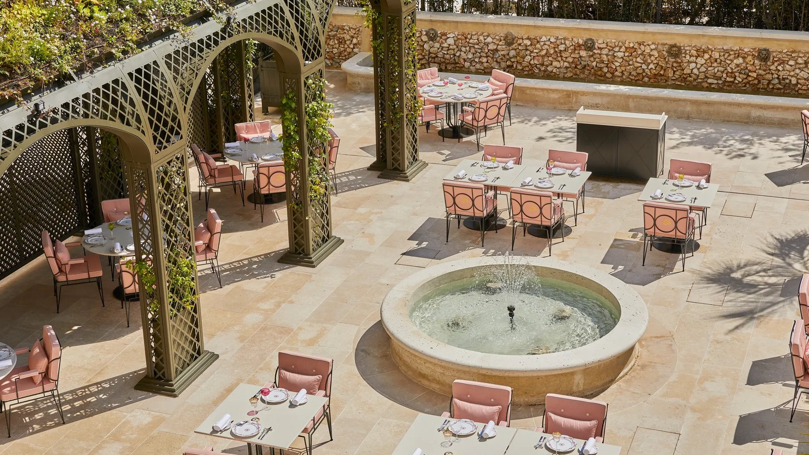 Airelles Château de Versailles, Le Grand Contrôle, eat & drink